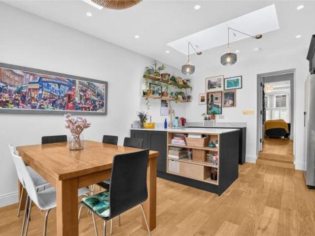 Cottage for sale in London Borough of Southwark, Greater London