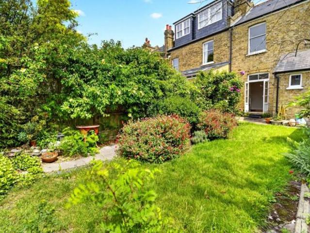 Cottage for sale in Cat Hill