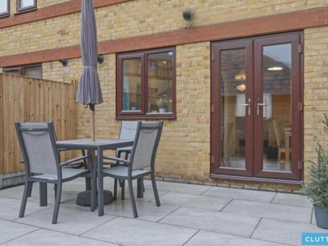 Cottage for sale in Cat Hill