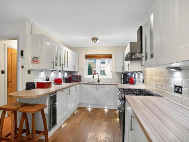 Cottage for sale in Cat Hill
