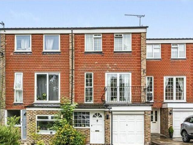 House for sale in Little Stanmore, Greater London