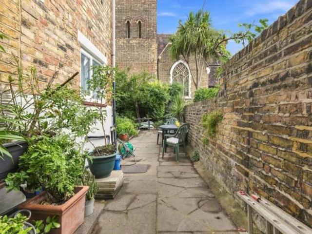 Cottage for sale in South Hackney, Greater London