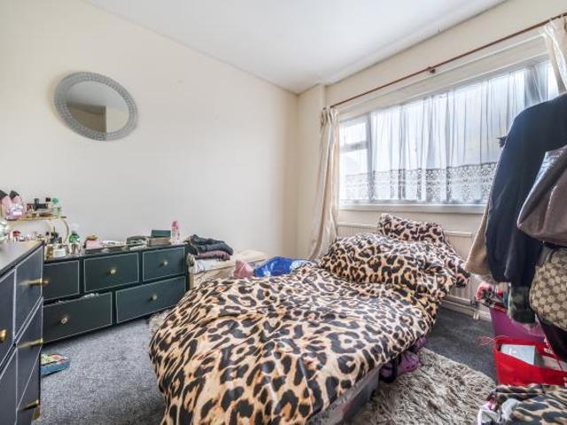 Cottage for sale in Slough