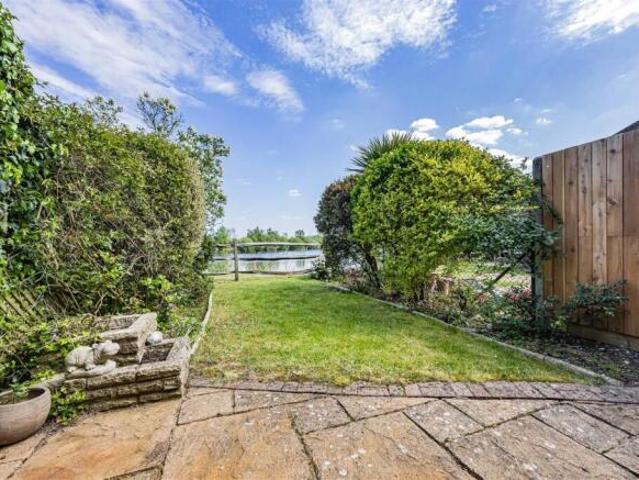 Cottage for sale in Reading