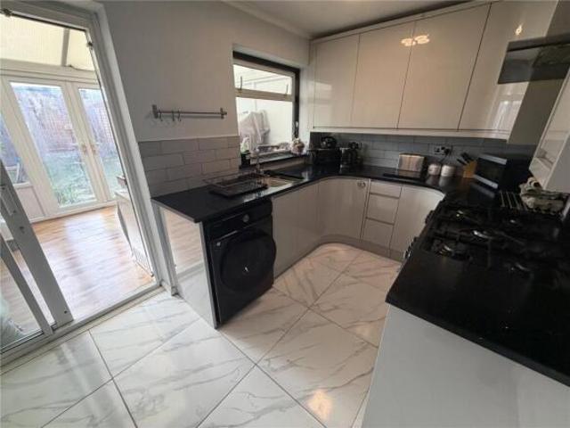 Cottage for sale in Colnbrook, Slough