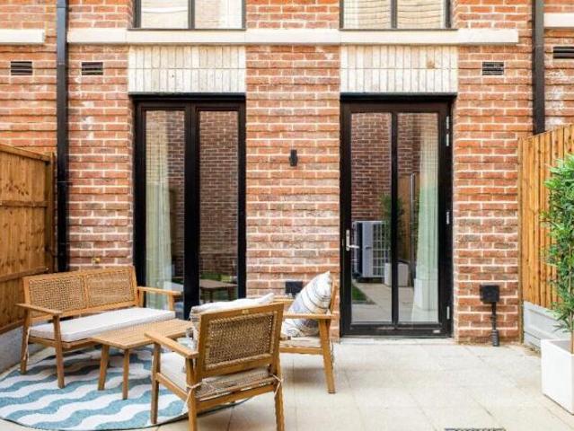 Cottage for sale in Woolwich, Greater London