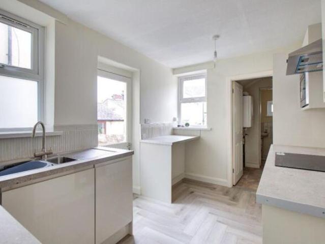 Cottage for sale in Greaves, Bare