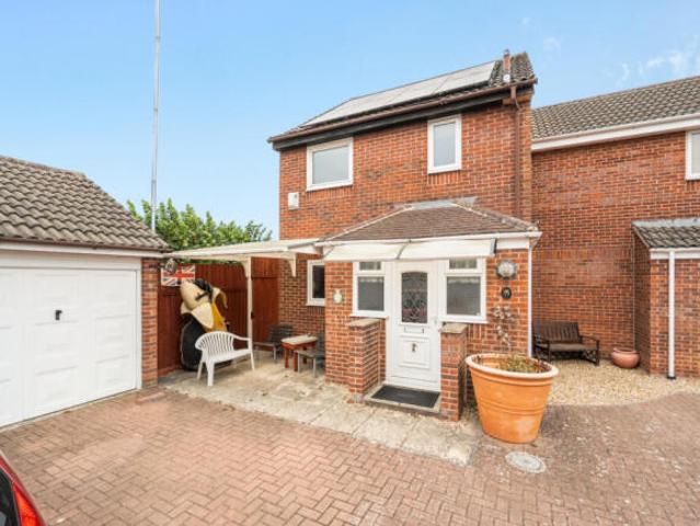 Cottage for sale in Covingham, Swindon