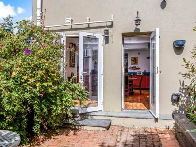 Cottage for sale in Washington, Horsham