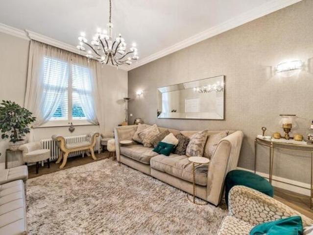 Cottage for sale in Cat Hill