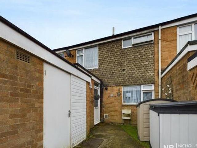 House for sale in Chessington