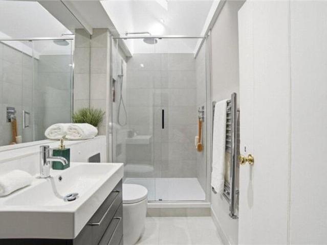 Cottage for sale in Wimbledon, Greater London