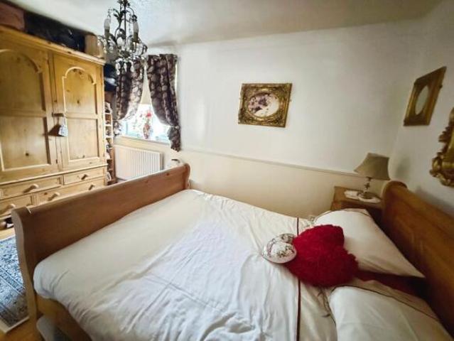 Cottage for sale in Cat Hill