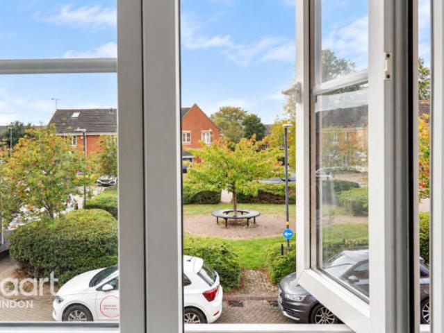 Cottage for sale in Swindon