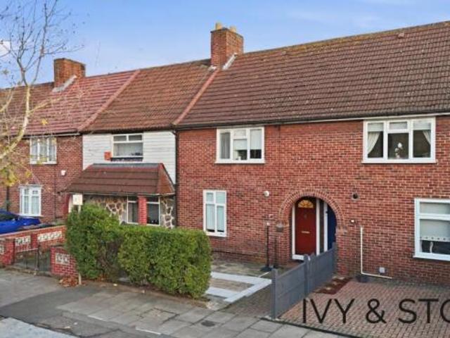 Cottage for sale in Dagenham, Greater London