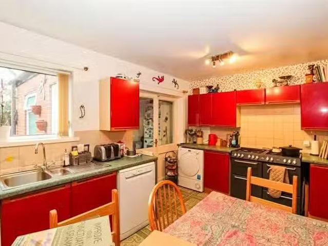 House for sale in Outwood
