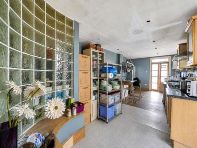 Cottage for sale in Cat Hill