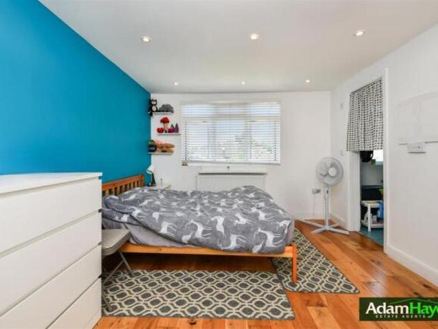 Cottage for sale in North Finchley, Greater London