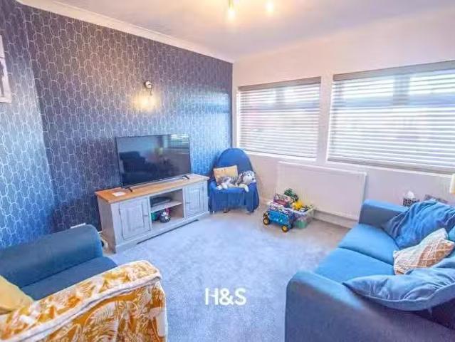 House for sale in Shirley