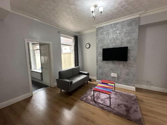 House for rent in Stoneycroft, Calderstones