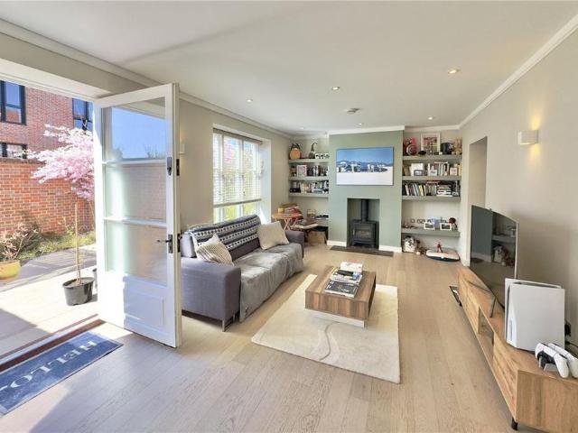 House for rent in Beaconsfield, Knotty Green