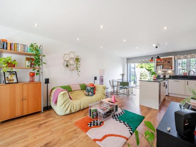 House for rent in Ashley Park, Surrey