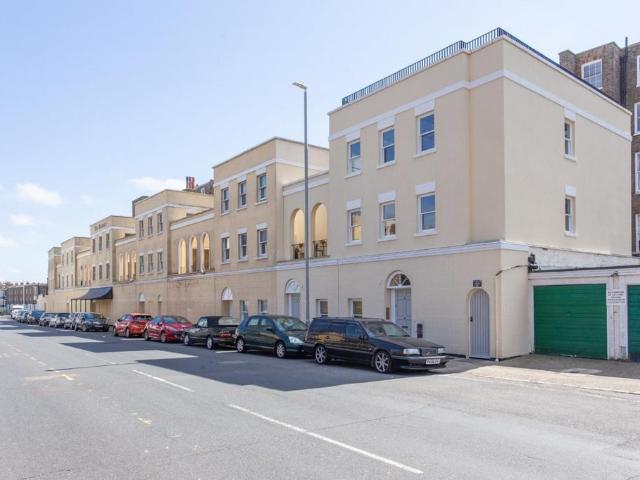 Flat for rent in West Cliff, Acol