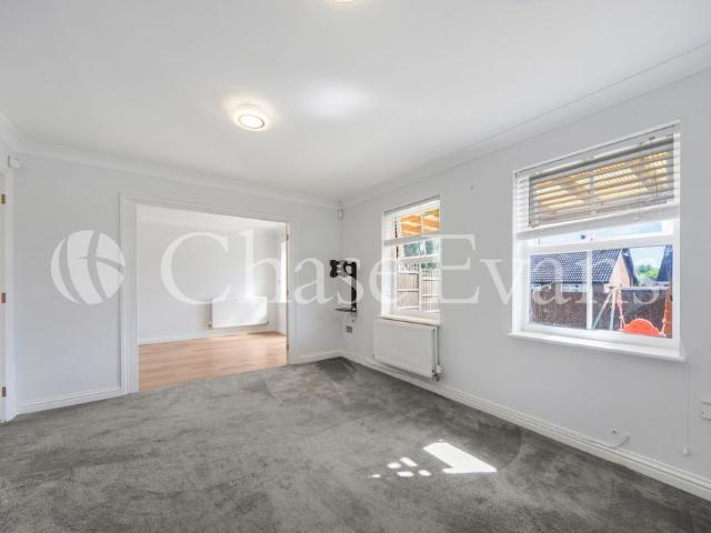 House for rent in Charlton, Greater London