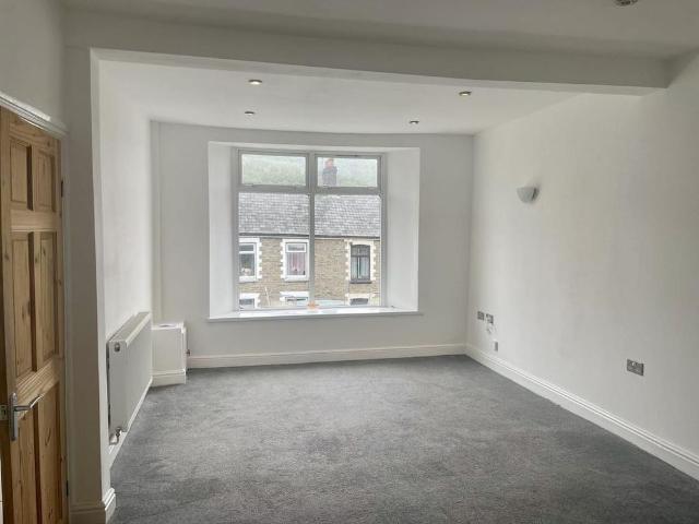 House for rent in Penrhiwceiber, Wales