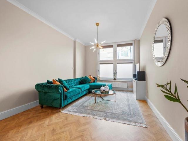 House for rent in London Borough of Merton, Raynes Park