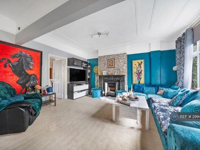 House for rent in New Southgate, Greater London