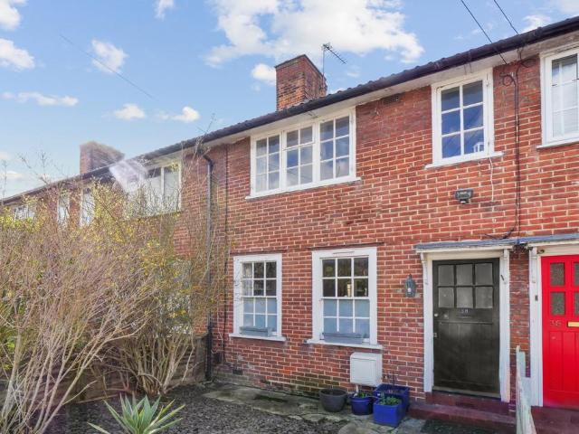 House for rent in Charlton, Greater London