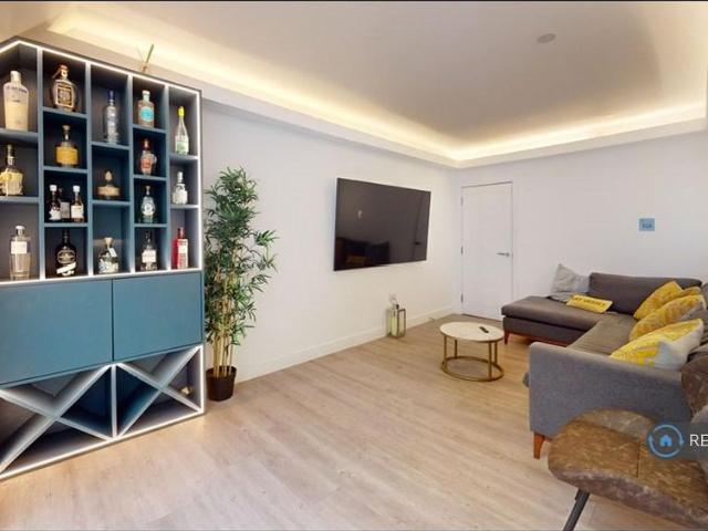 House for rent in Earlsfield, Greater London