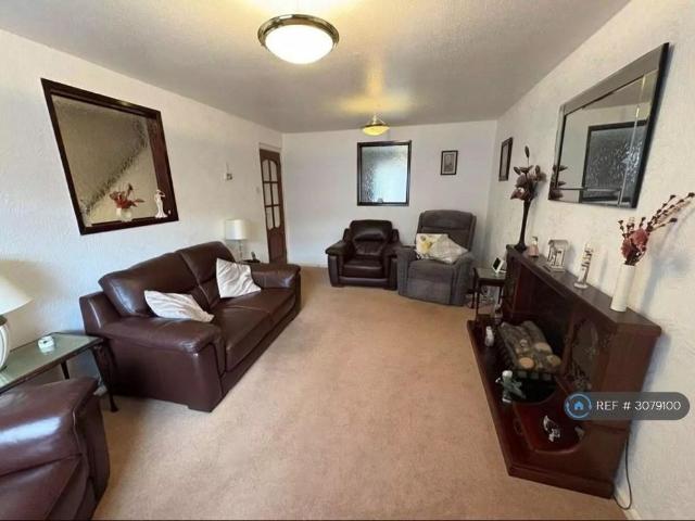 House for rent in Cowhill, Oldham