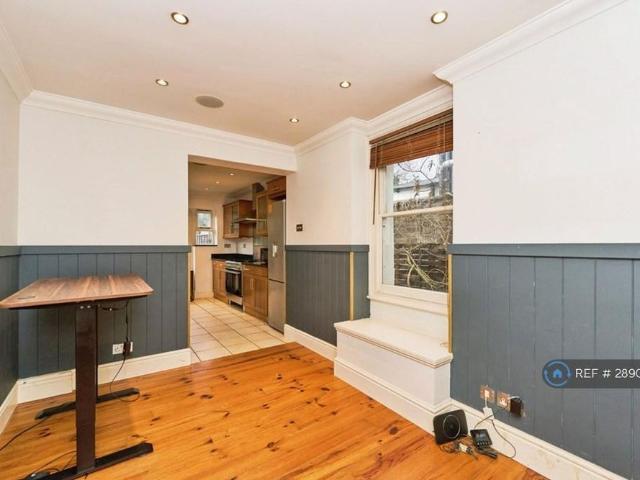 House for rent in Whitton, Greater London