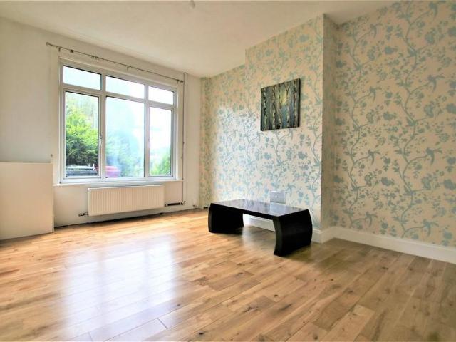 House for rent in Colnbrook with Poyle, Slough