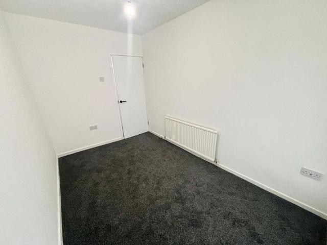 House for rent in Cymmer, Wales