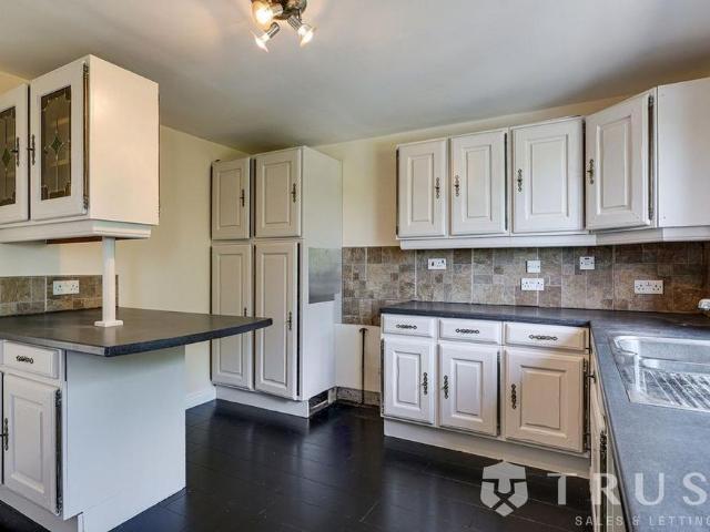 House for rent in Thornhill Lees