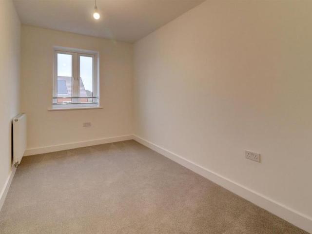 House for rent in Abbey End, Green Close