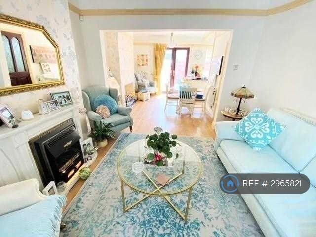 House for rent in Calderstones