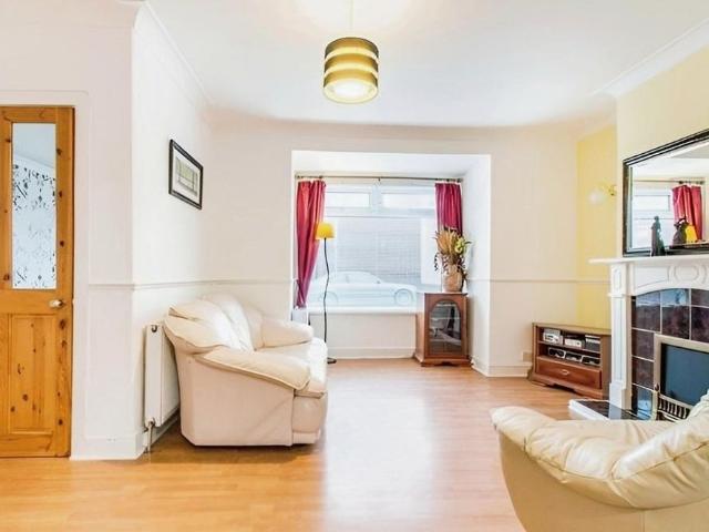 House for rent in East End Park, West Yorkshire
