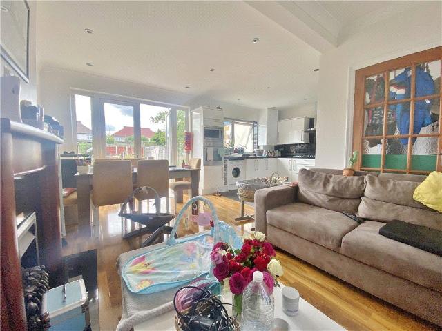 House for rent in Whitton, Greater London
