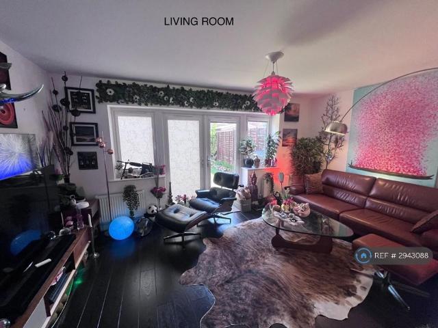 House for rent in Elm Park, Greater London