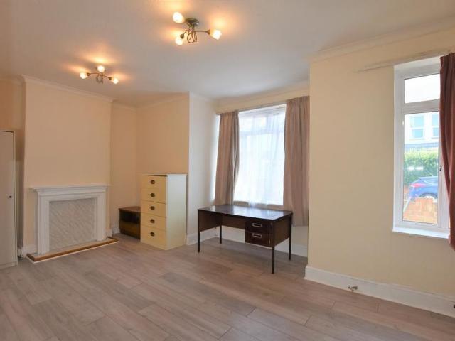 House for rent in Summerstown, Greater London