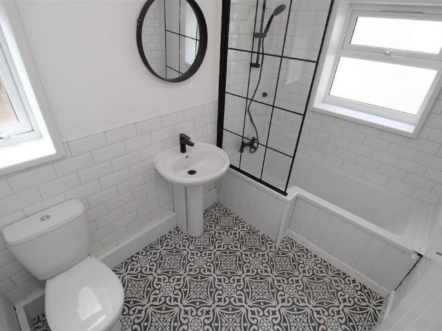 House for rent in Cymmer, Wales