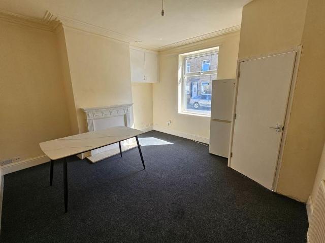 House for rent in Pellon, Halifax