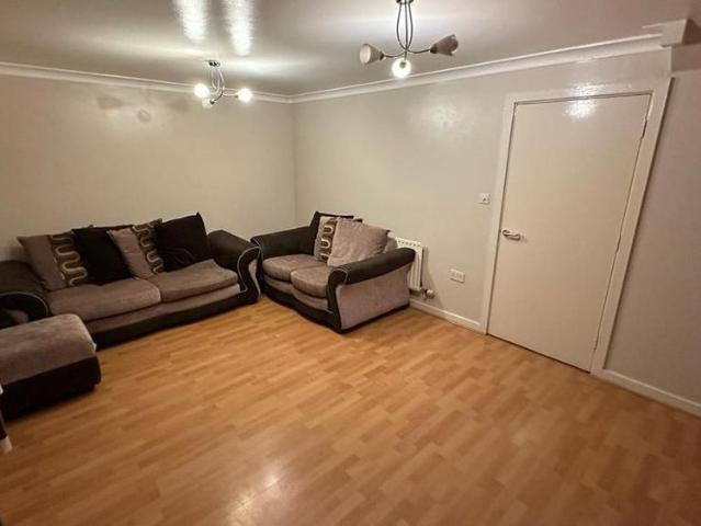 House for rent in London Borough of Ealing, Greater London