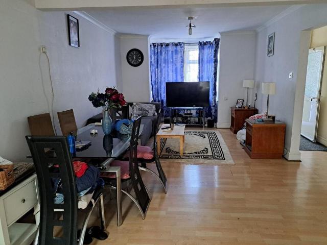 House for rent in London Borough of Ealing, Greater London