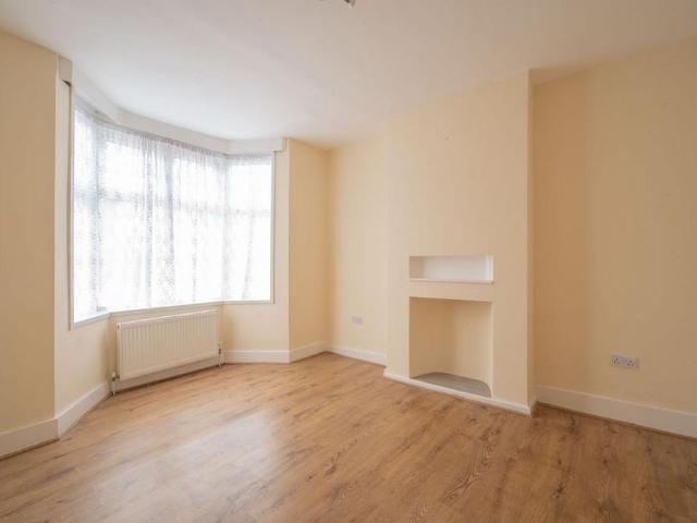 House for rent in Summerstown, Greater London