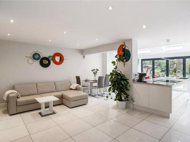 House for rent in Hatching Green, Five Acres